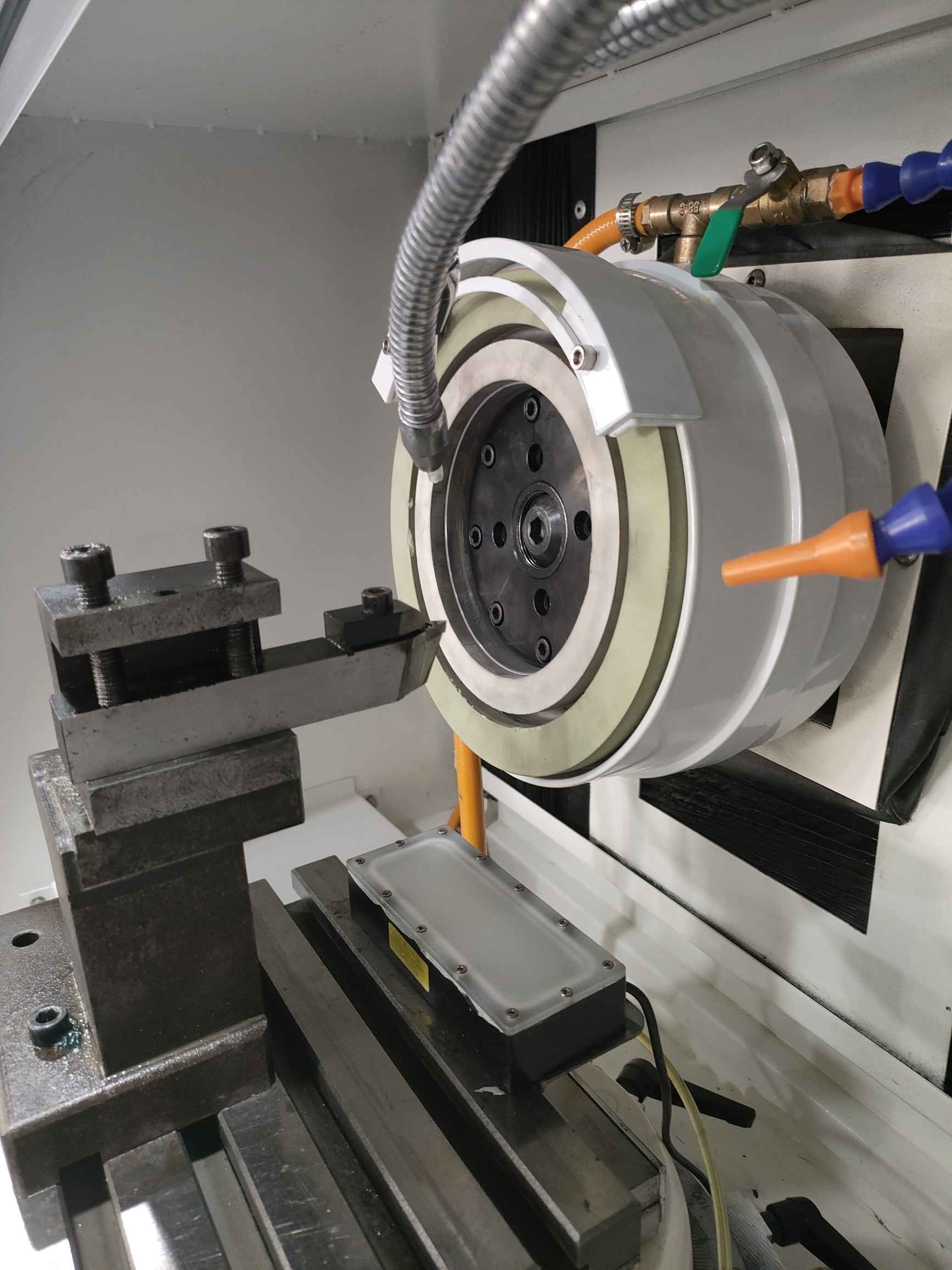 Resolution PCD Grinder with 270° Swivel Adjustable Grinding Wheel Speed Spindle Power