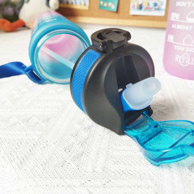 Fashionable Gradient Color Frosted Plastic Sports Water Bottle 750ml Cycling Water Bottles Custom Keep Yourself Hydrated Lightweight Durable
