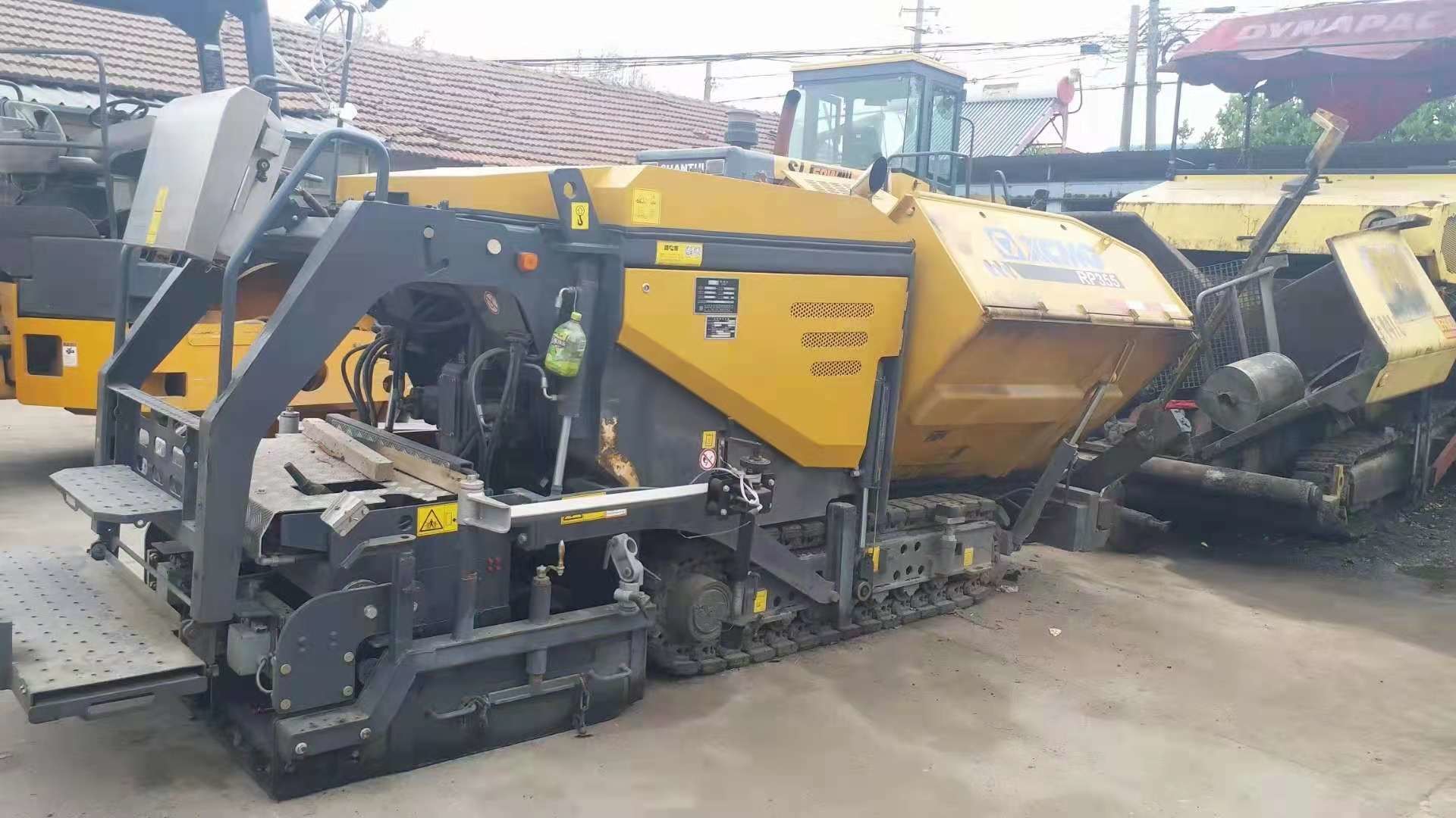 Small Crawler-type Asphalt Paver XCMG RP355 Original For Small-scale Engineering Projects
