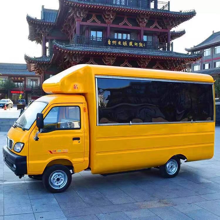 Square Style Food Tow Trailer for Mobile Snacks and Beverages in High Demand