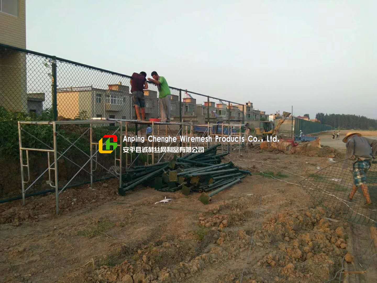 Sports Field Wire Mesh Fence Stainless Steel Green Color Gavlanized Finish
