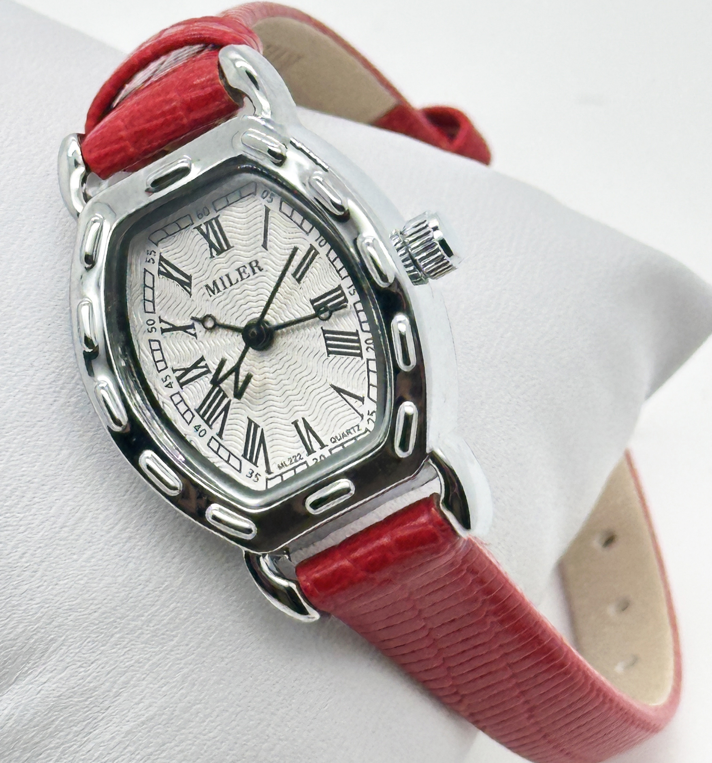Fashion White Dial Ladies Quartz Wrist Watch With Leather Band And Luminous Hands