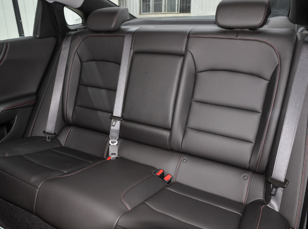 Gasoline Chevrolet Malibu Sedan Car 5 Seat Two Wheel Drive 4×2