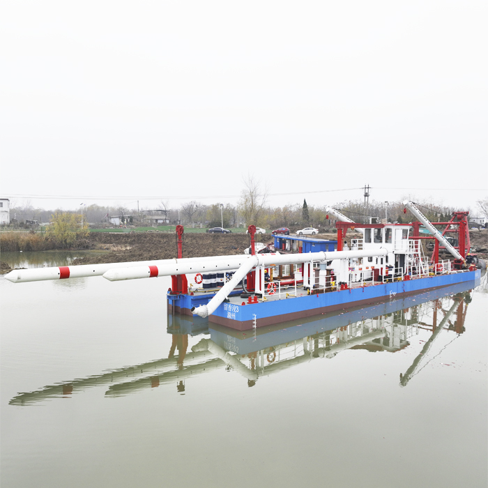 Close-up of 18inch Cutter Head River Sea Dredger Machine working