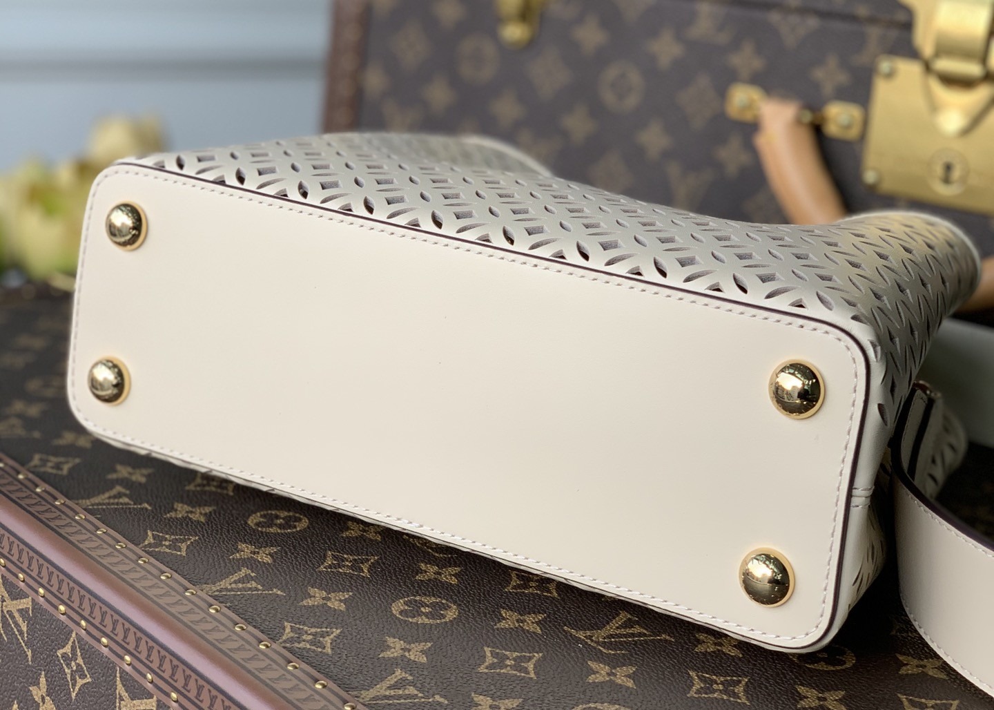 Hollow Out Womens Luxury Handbag , Snakeskin Off White Crossbody Bag