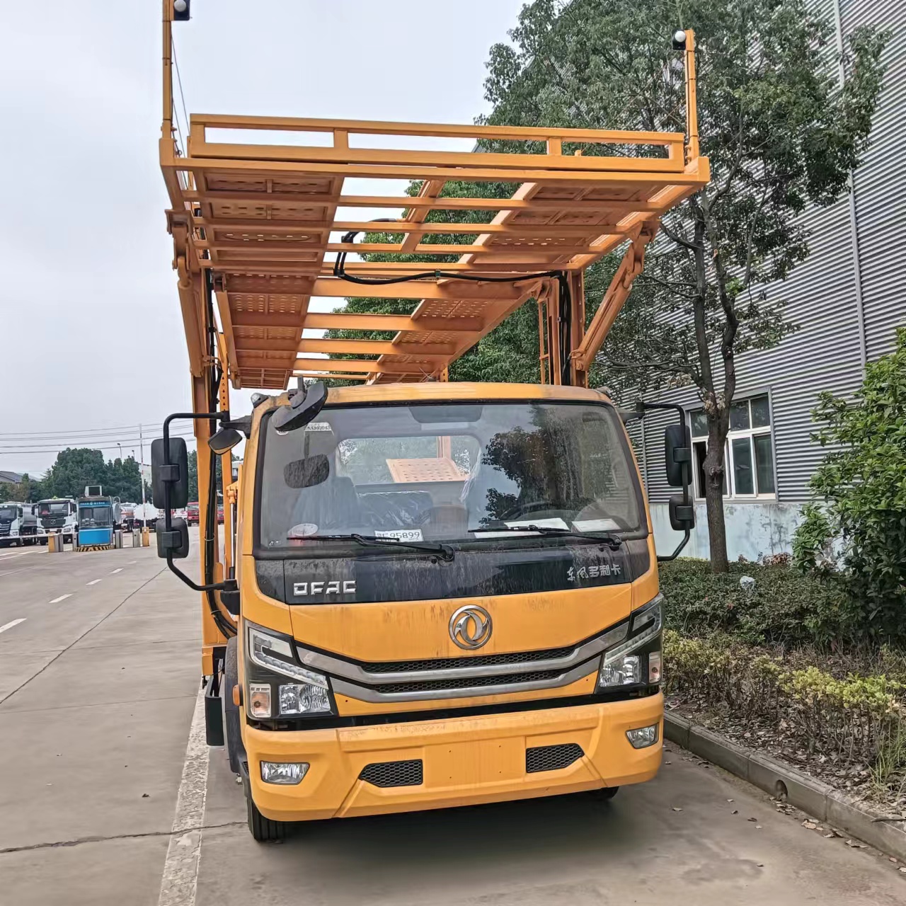 Dongfeng Double-deck Transport Vehicle Specially for Transfering 4 Passenger Cars