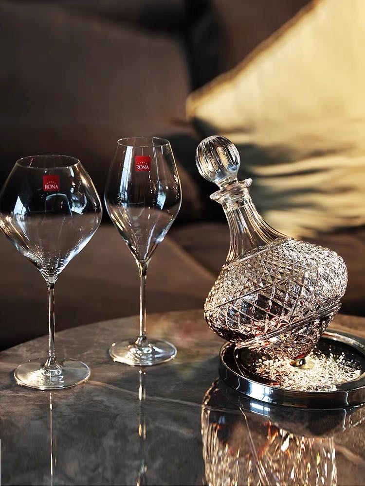 End Glass Collar Industrial Wine Decanting Bottle with Lid and Rotating Gyro Tumbler