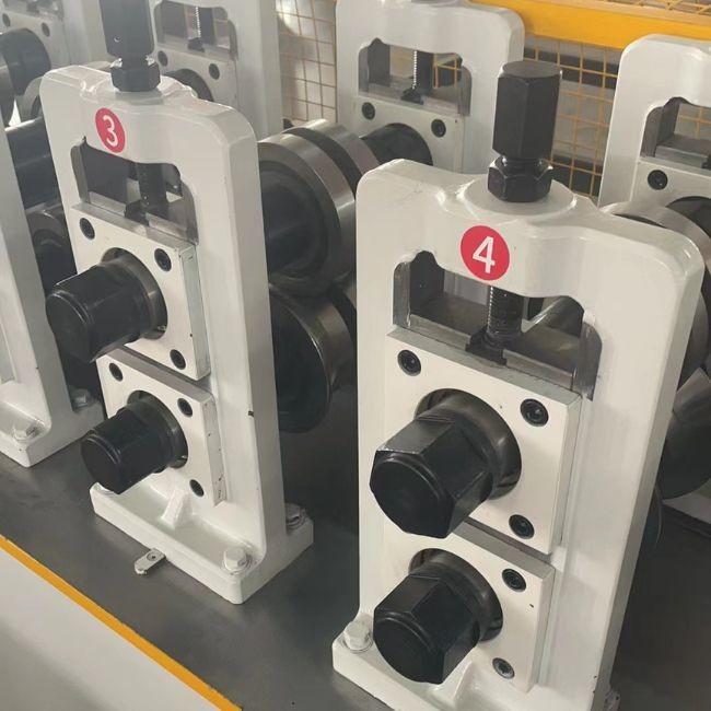 Speed Steel Frame Purlin Machine PLC Controlled Flying Punch Hole Galvanized Steel Production