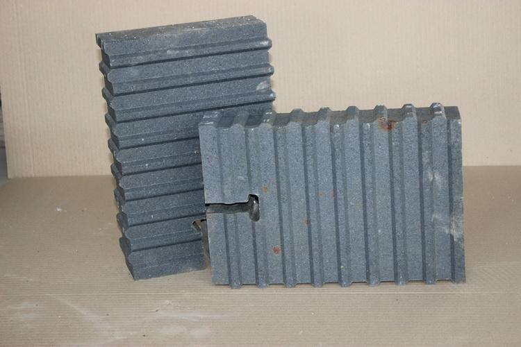 CrO Content % International Standard Silicon Carbide Bricks for Industrial Furnaces