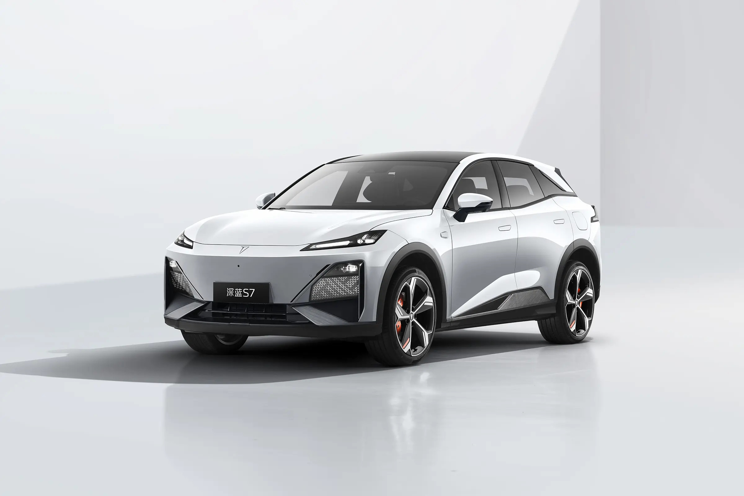 Discover The Next Generation Of Electric Vehicles With Changan Electric Car DEEP BLUES07