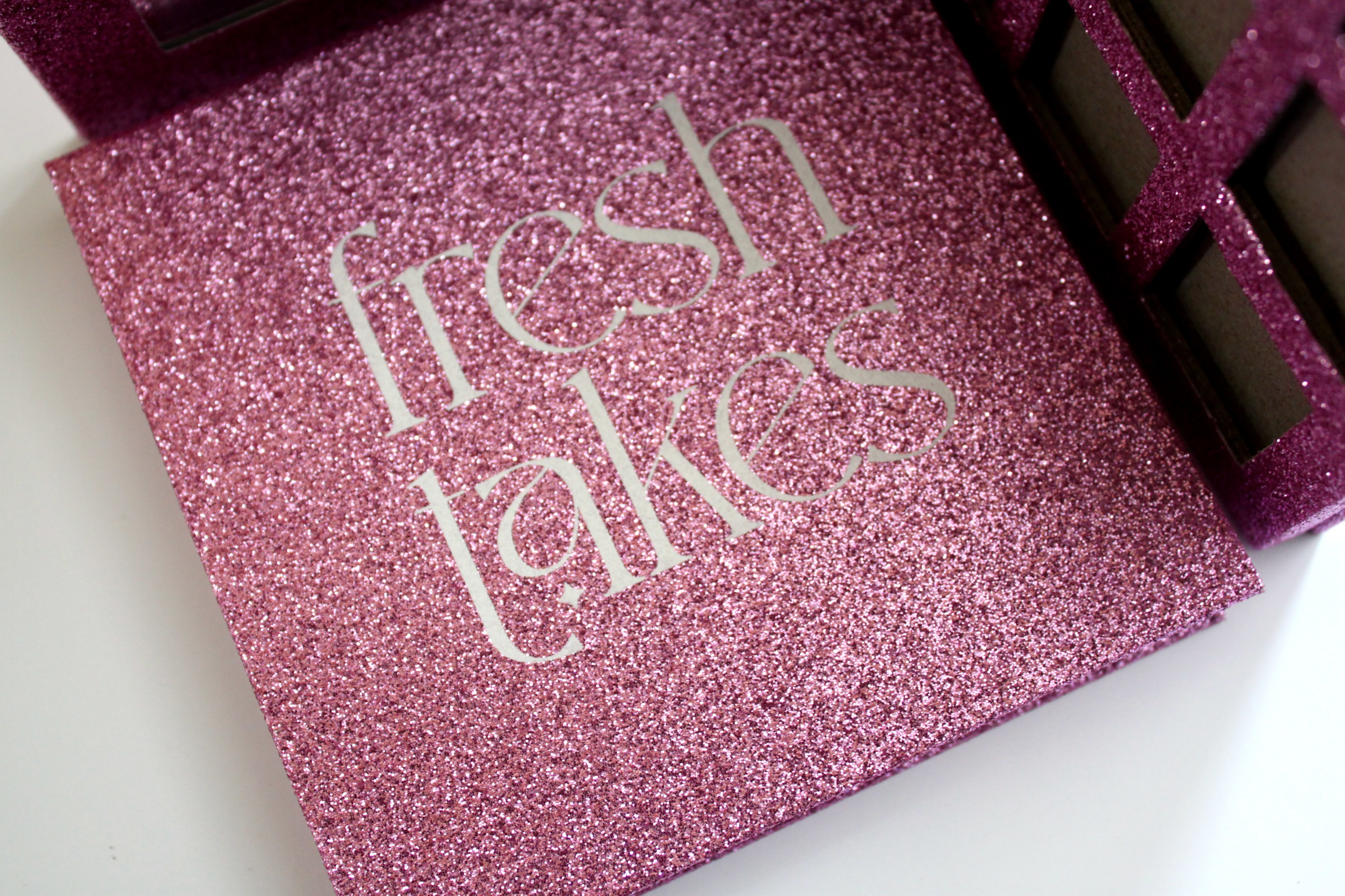 9 Holes Custom Empty Eyeshadow Palette Glitter Paper Decoration With Mirror