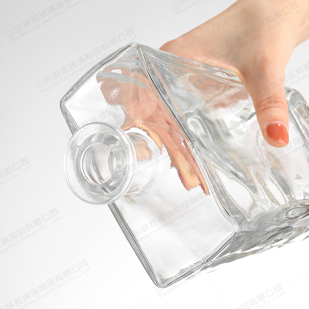 Glass Bottles for Bar Party Wedding Gifts Clear Custom Transparent XO Brandy Whiskey Liquor