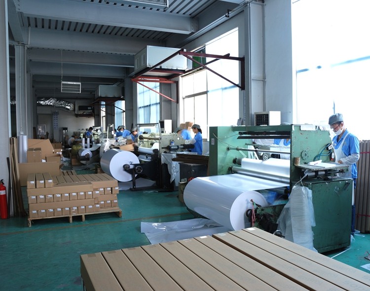 Color Penetration Clear Adhesive Vinyl Roll For Outdoor Promotional Graphics