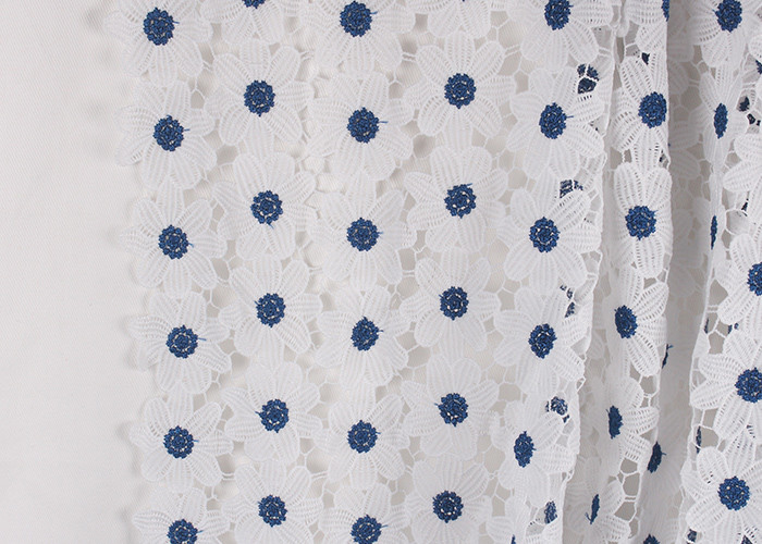 OEM Daisy Venice Embroidered Lace Fabric , French Guipure Wedding Lace For Dress