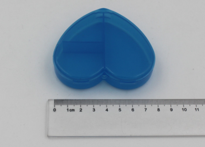 3 Compartments Mini Plastic Pill Case For Travel Heart Shaped LFGB FDA Passed