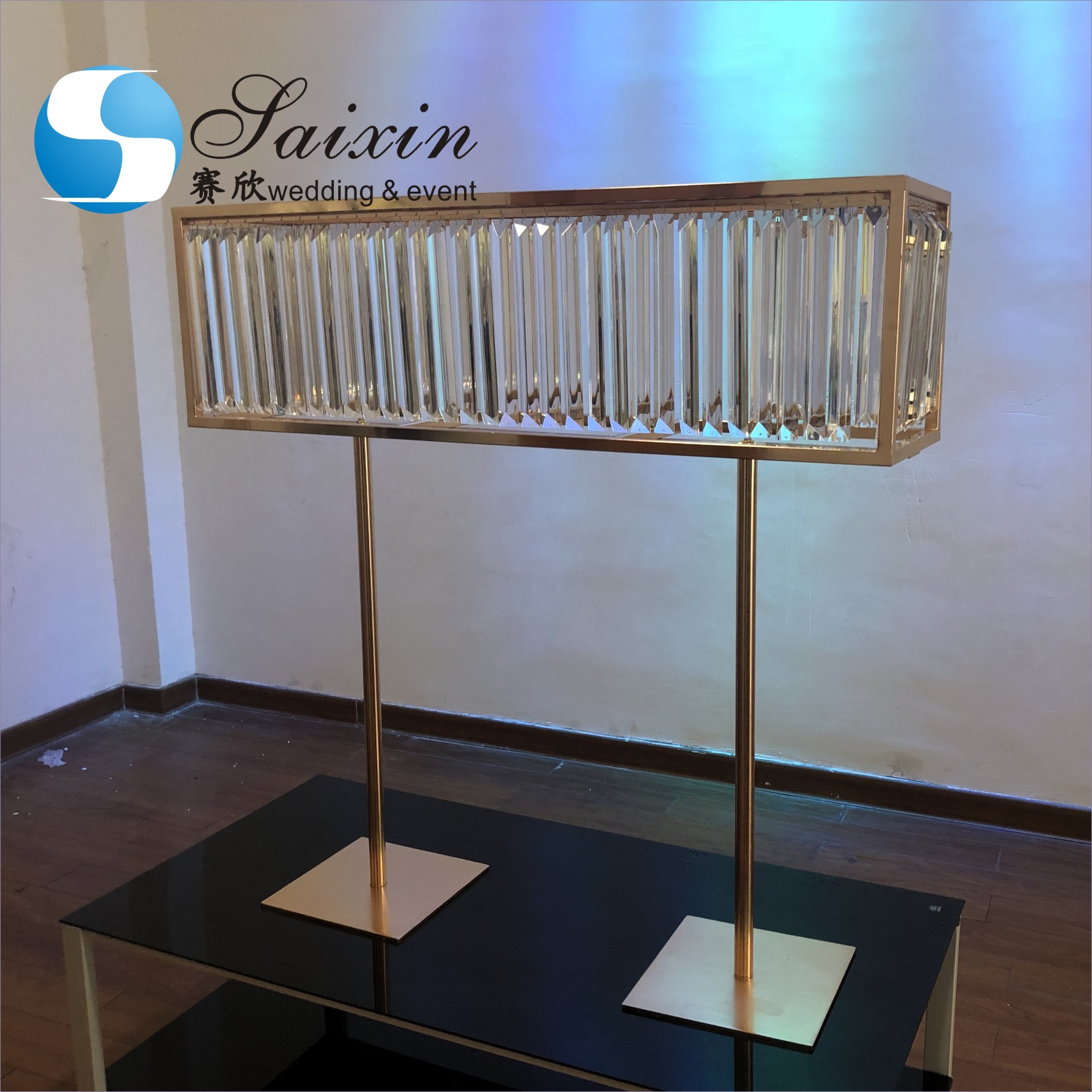Outdoor Wedding Flower Stand Metal Floral Arrangement Stand White Geometric Trumpet