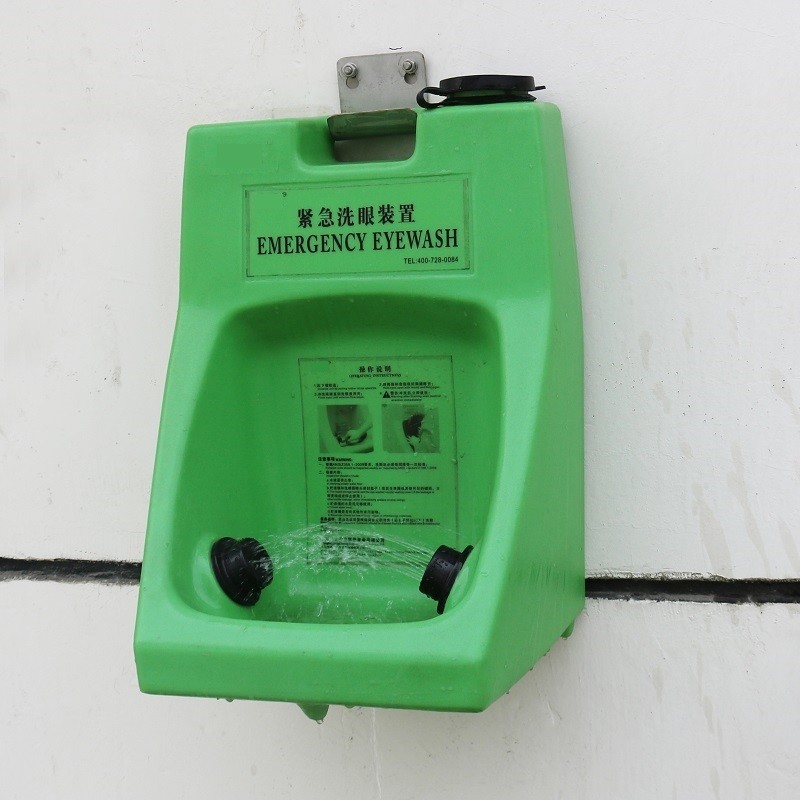 Bright green Emergency 6 minutes portable eye wash/ laboratory eye wash, 30L portable eyewash station