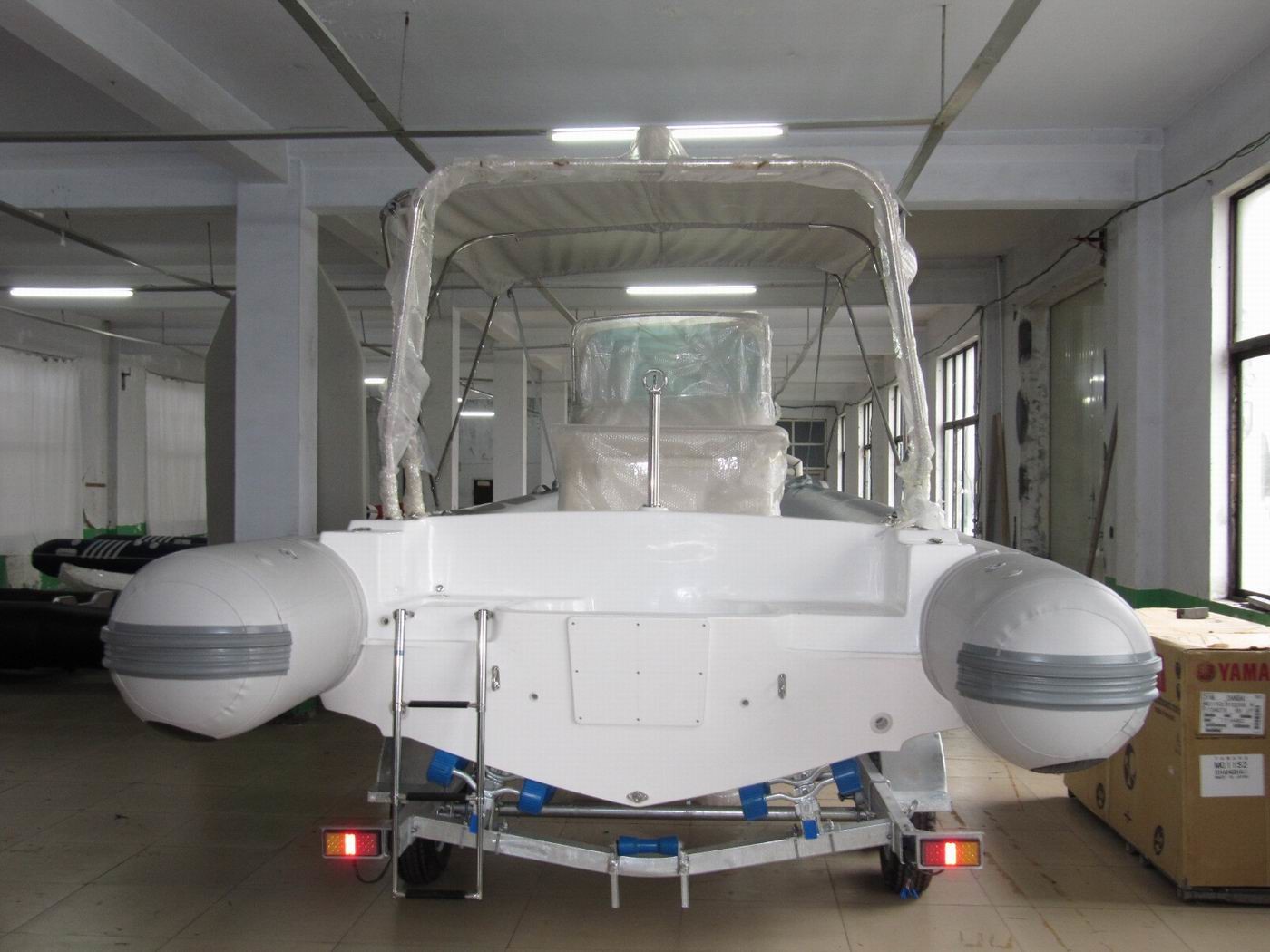 Single Axle Galvanized Steel Boat Trailer 680 Cm 356 Kgs For Fiberglass Boats