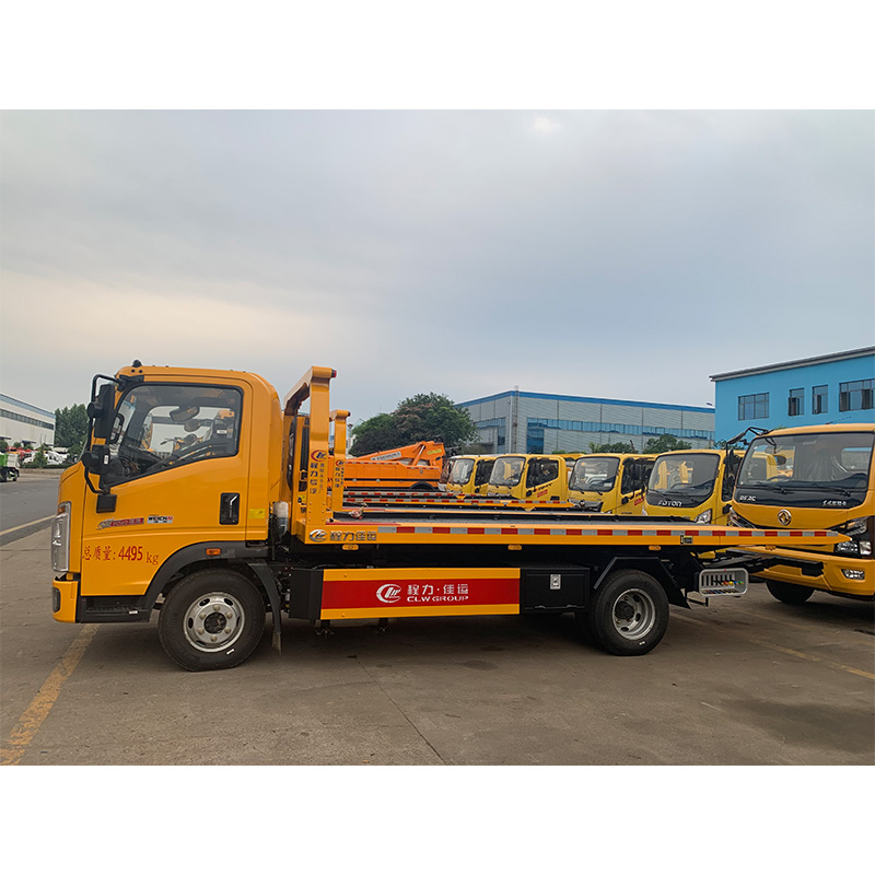Diesel Howo Tow Truck Wrecker 4-5 Ton Chinese Road Wrecker On With 3600mm Wheel Base