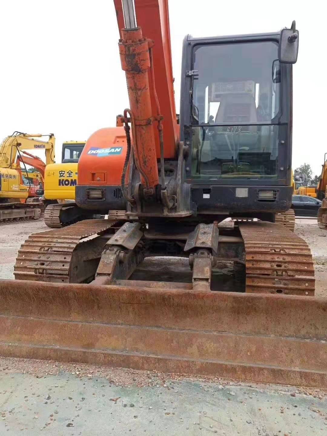 Original Hydraulic Cylinder Doosan DH80-7 Crawler Excavator with 8TON Operating Weight