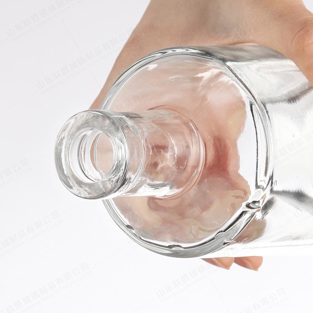 ODM 500ml 700ml 750ml Round Liquor Glass Bottle With T Sealing Cork