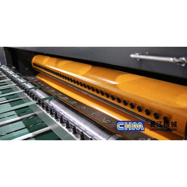 High precision synchronic-fly cutting unit