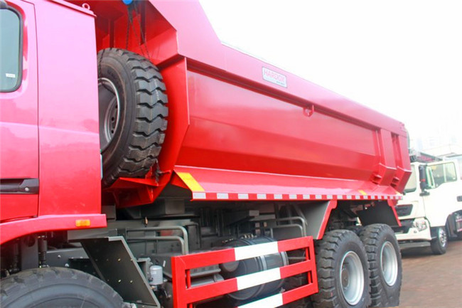Red Color Sinotruk Howo Dump Truck 6*4 / 30 Tons Tipper Truck mining dumper