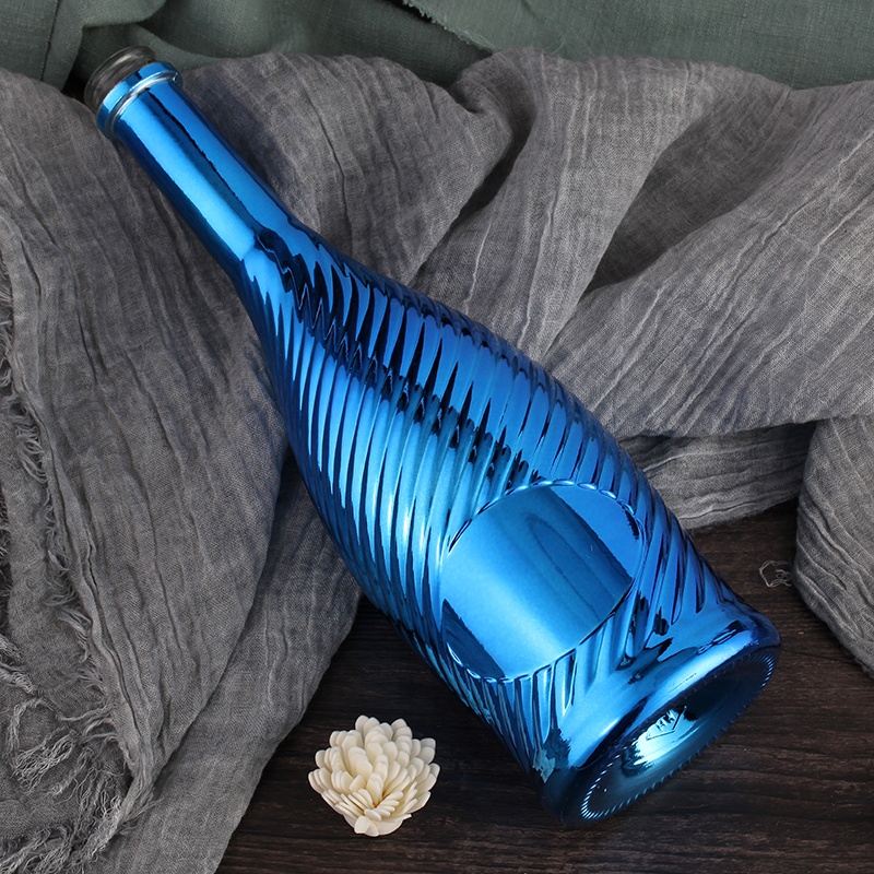 Level Relief Glass Bottle Of Liquor Glass Material and Cap with Brush Sealing