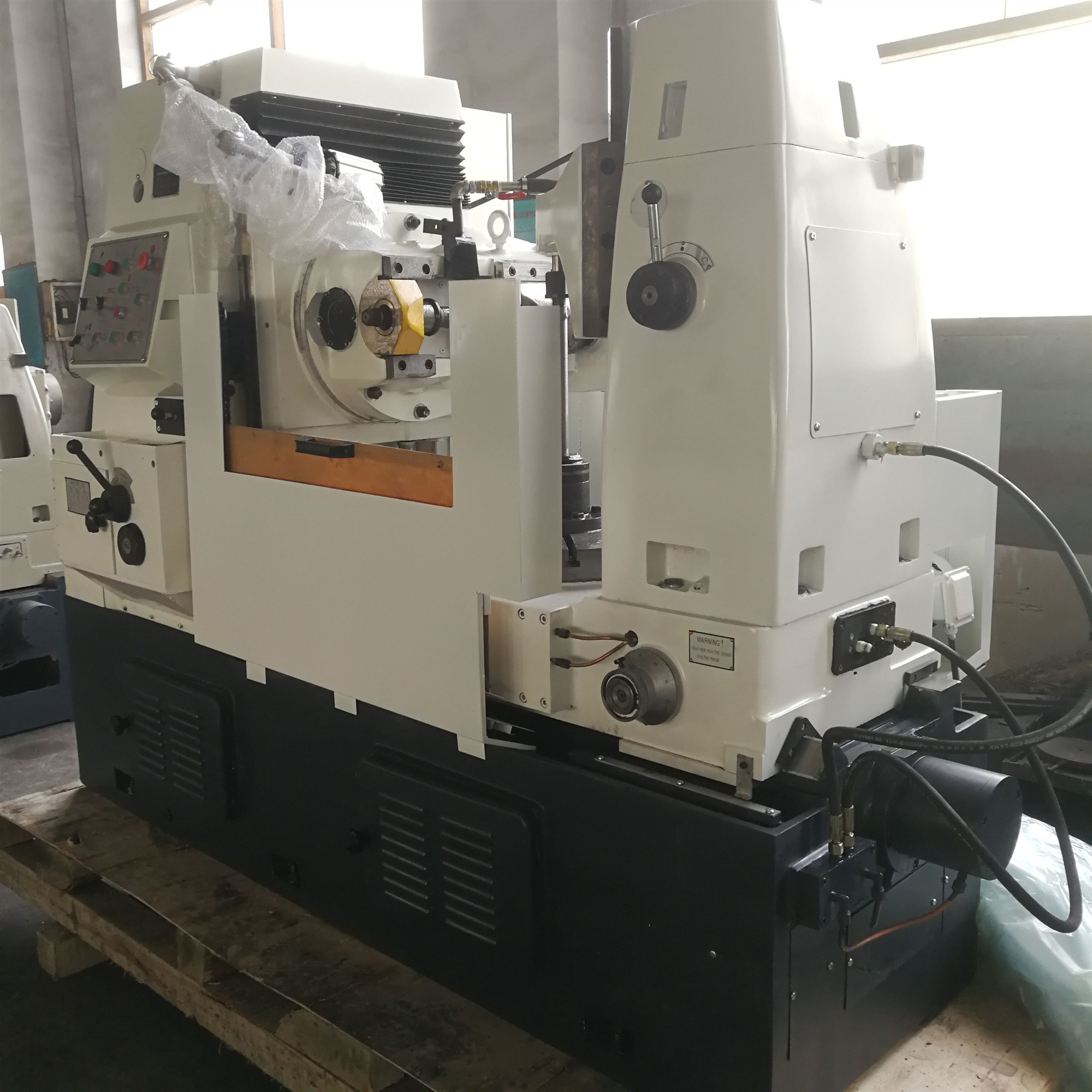 Metal Processing CNC Gear Hobbing Machine For Hob / Gear Hobber Making 4/5.5kw