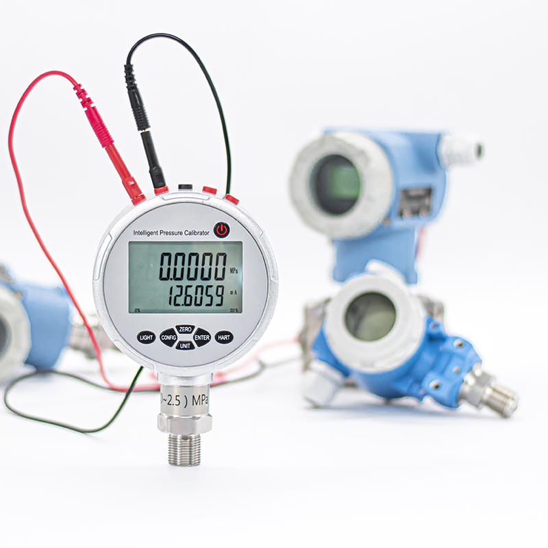 High Precision Portable Multifunction Calibrator 70Mpa Digital Pressure Pump Calibrator