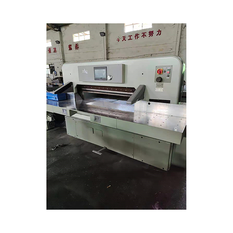 Color 1370 Computer Paper Cutter with 2800x2800x1600 mm Size and 380v Voltage