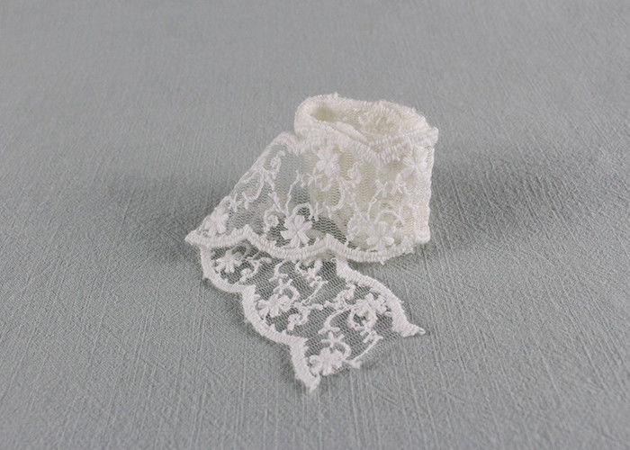 White Floral Embroidered Lace Trim , Cotton Nylon Wave Edging Lace Design Trims