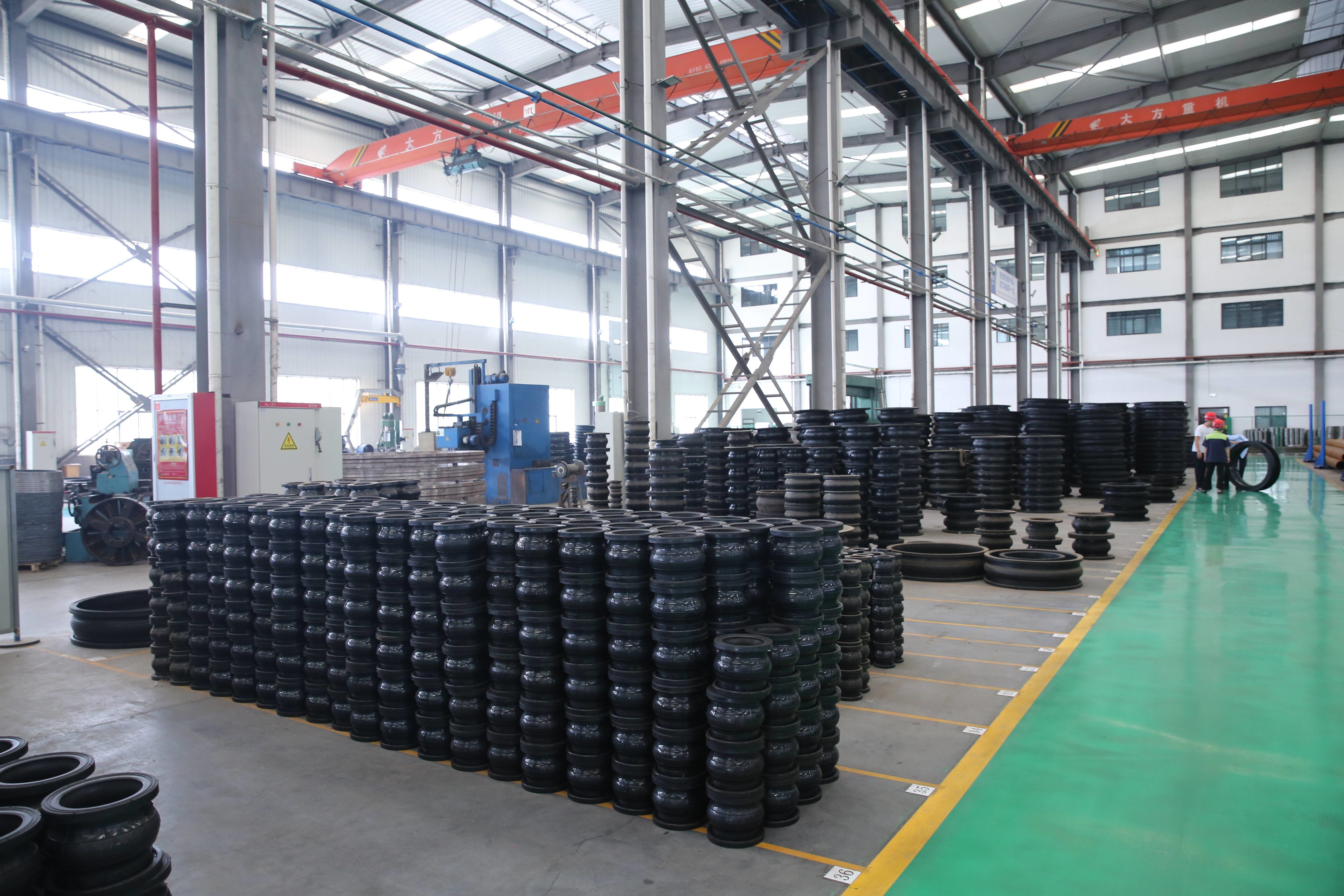 NR , NBR , EPDM , CR Rubber Joint Single Sphere with Carbon Steel Flange