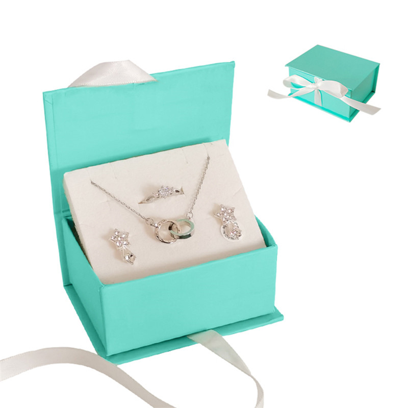 Garment 4C Jewellery Packaging Magnetic Closure Rigid Boxes Offset Printing