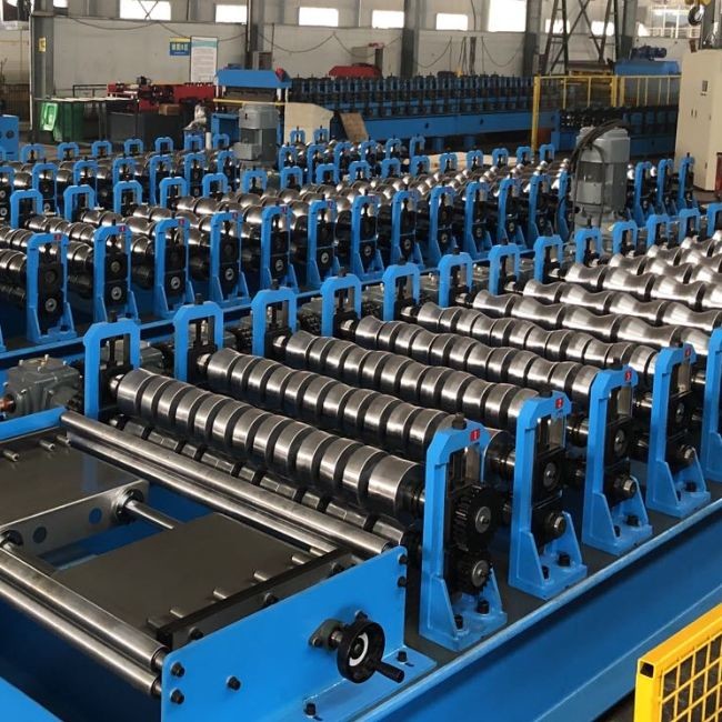 0.3-0.8mm Thickness Roll Former Machines For Roofing / Wall Cladding 50Hz Frequency