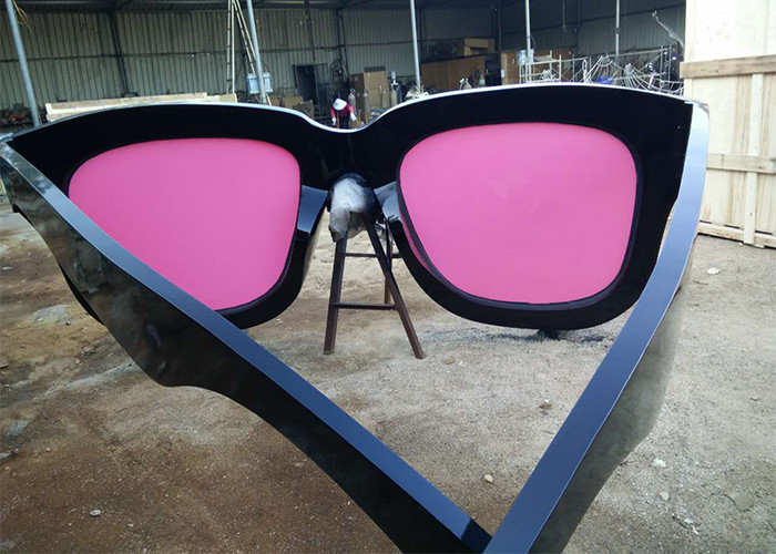 Metal Sculpture Art Giant Sunglasses Sculpture Stainless Steel With Pink Glasses