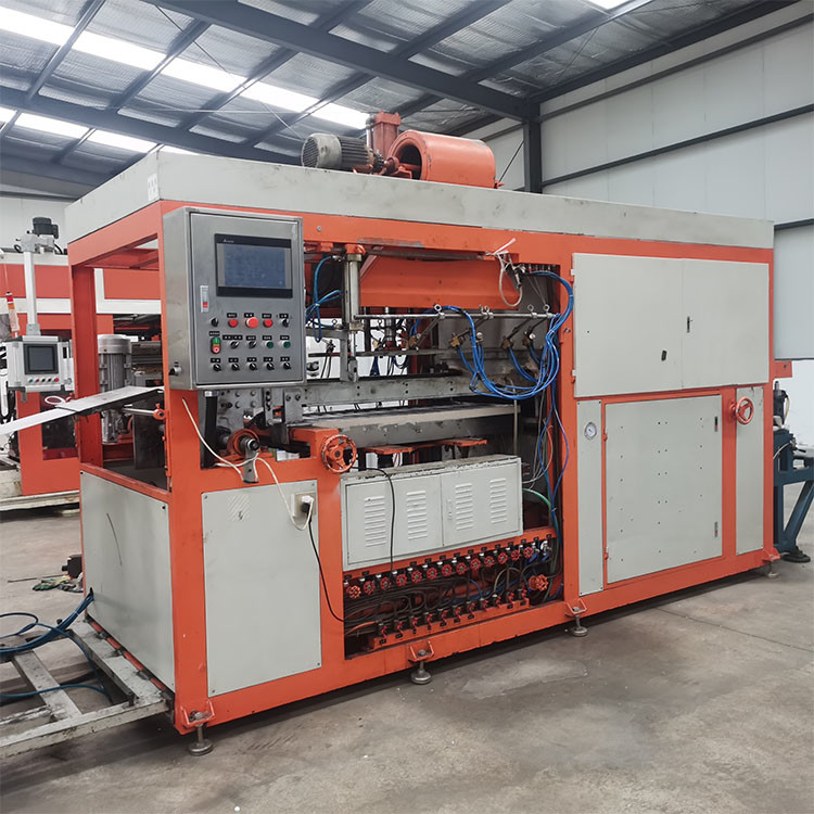 Used Automatic Blister Plastic Vacuum Forming Machine To Make Disposable Plates