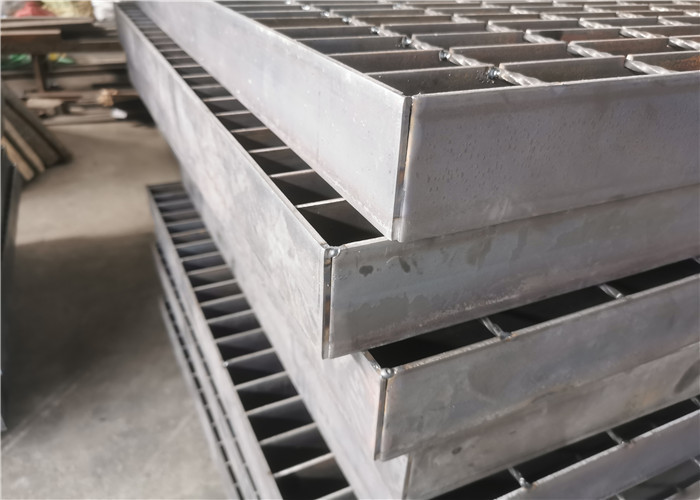 Pedestrian Catwalk Steel Grating Serrated Hot Dipped Galvanized Grating