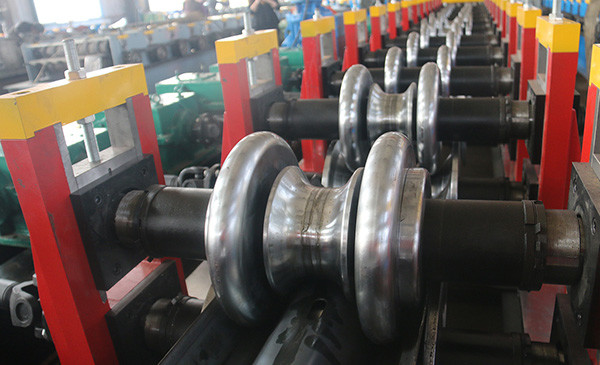 Easy Operation Highway Guardrail Roll Forming Machine With Hydraulic Cutting