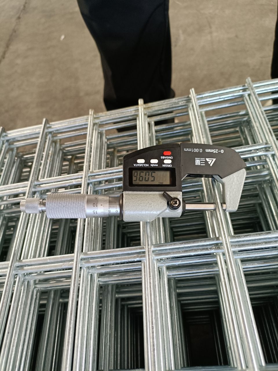 PVC Coated Welded Wire Mesh Roll Wire Mesh Fence For Farm
