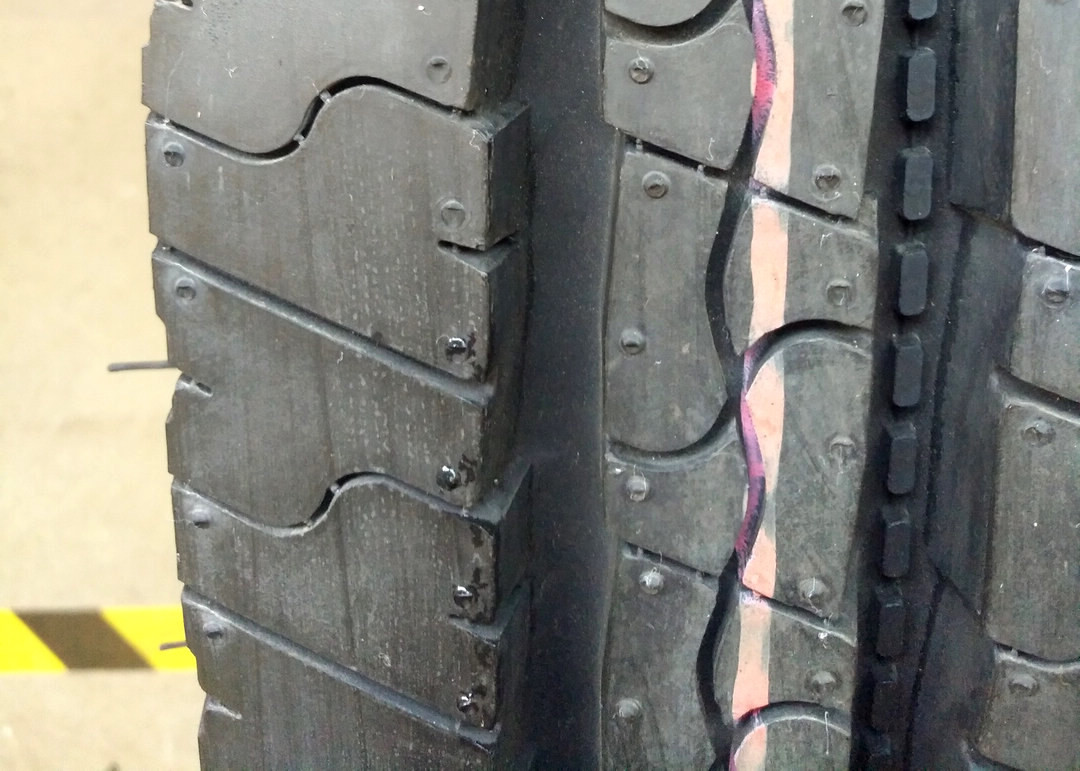 Rib 215/75R17.5 Truck Bus Radial Tyres All Steel Radial Tires Structure
