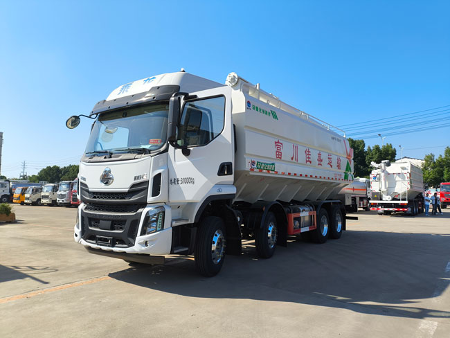 Factory Direct Price 8*4 Dongfeng 30cbm Bulk Extruded Feed Truck Bulk Feed Truck