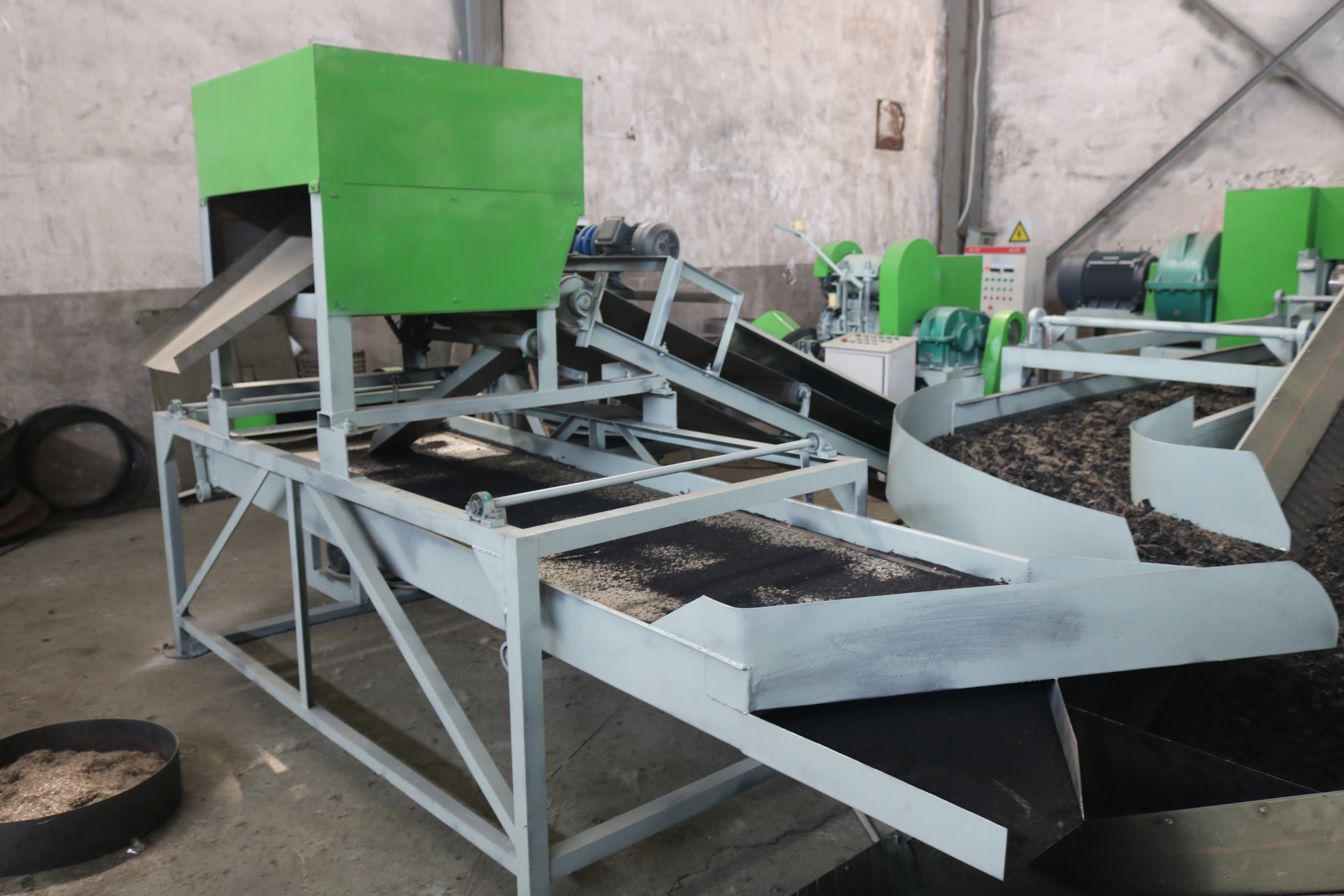 21000 KG Tyre Shredder Crushes Tyres into Rubber Pieces for Rubber Powder Production