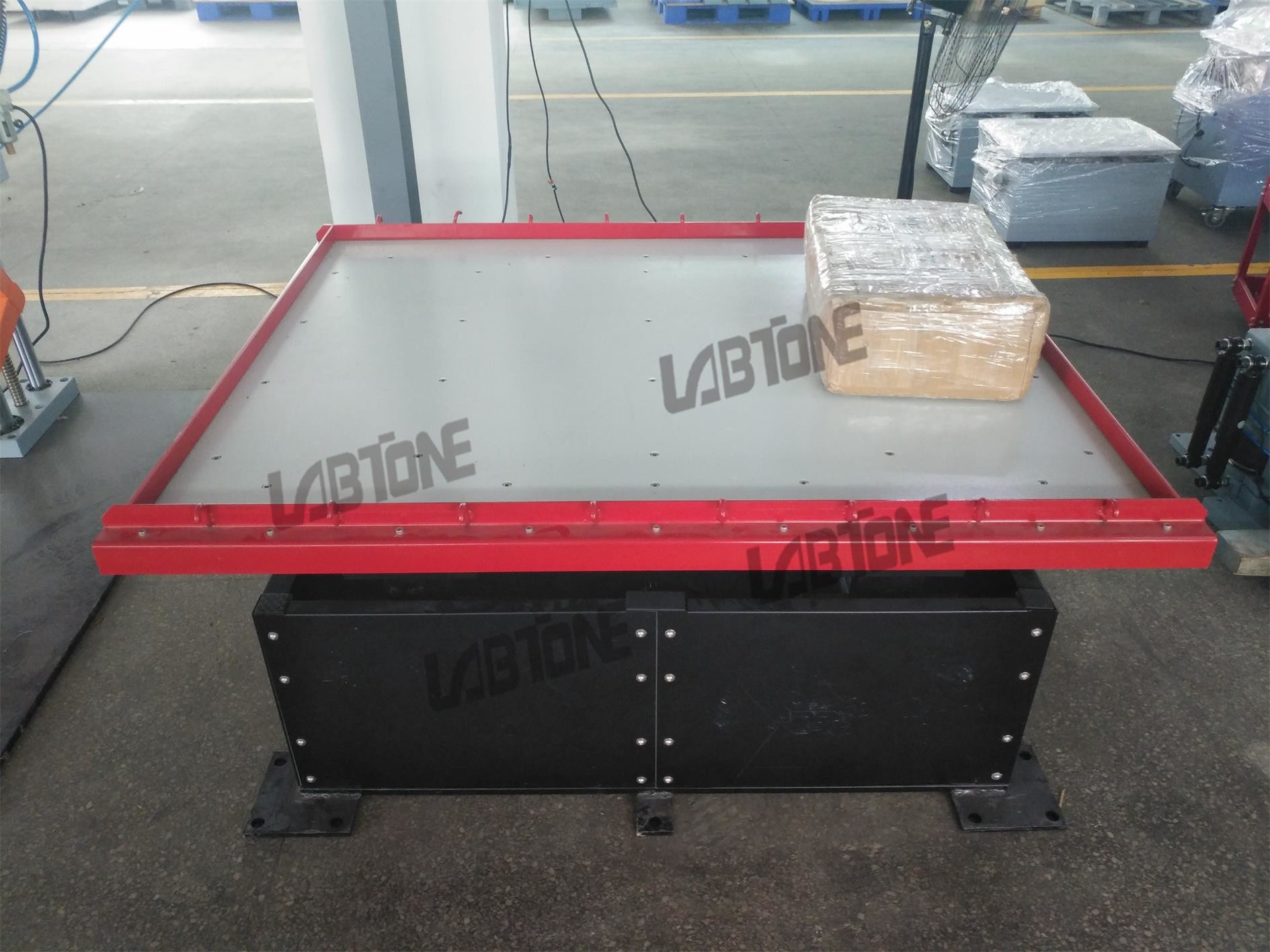 1000 kg Circular Synchronous Vibration Shaker Table , Lab Shaker Table 1500 x 1500mm