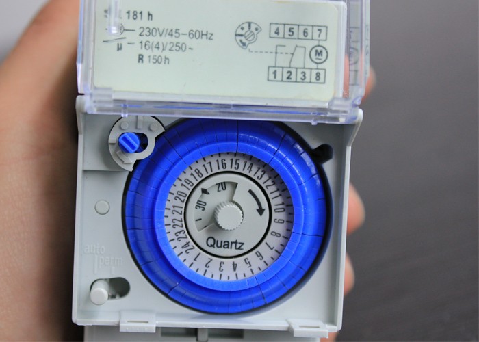 AC 220V 16A 24 hours Analog Mechanical Time Switches Manual /Auto timer