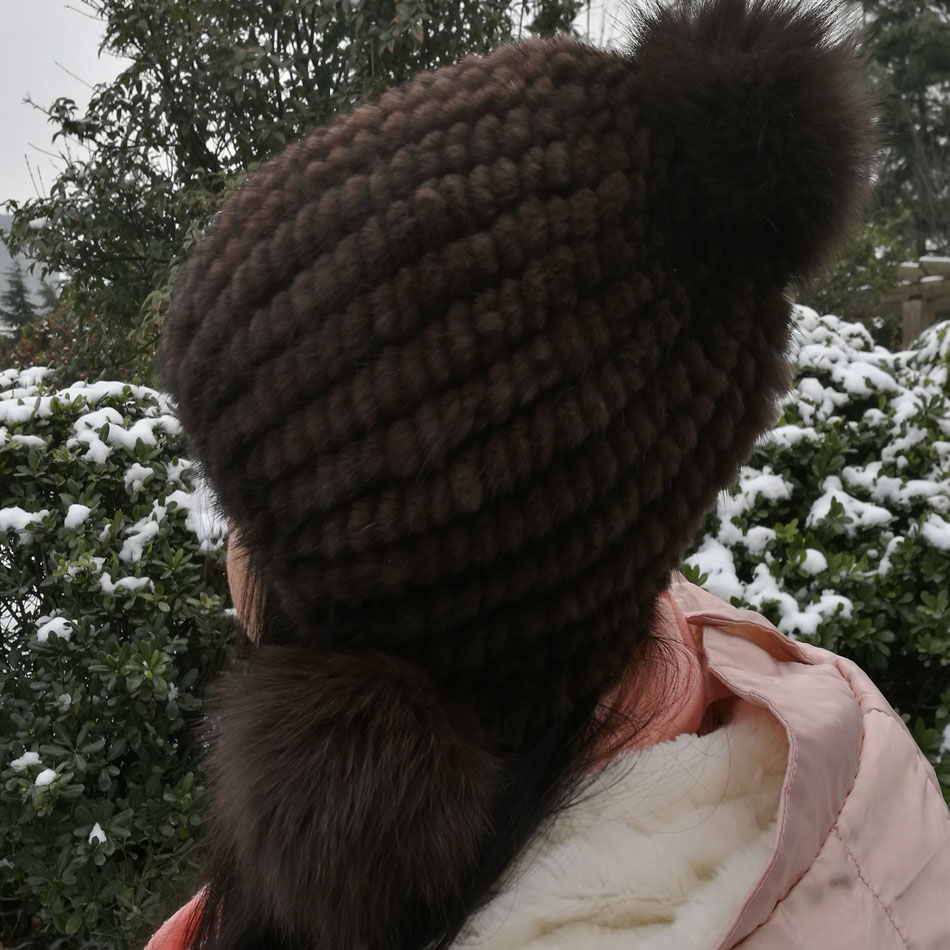 Knitted Pompom Shearling Fur Hats 100% Wool Material Customized Color