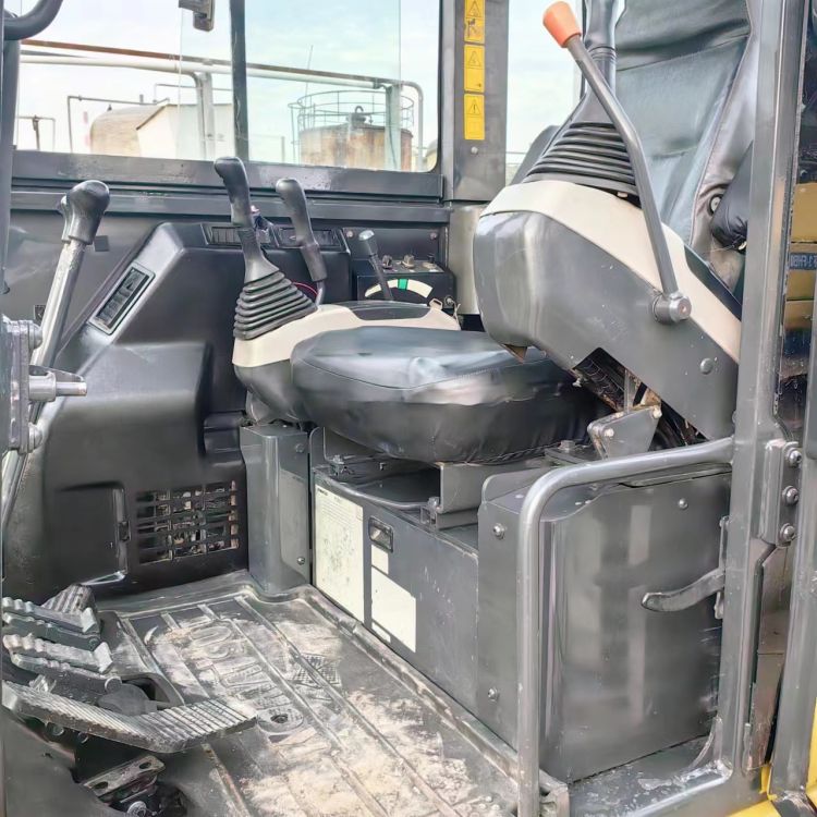 Used 5 Ton Mini Excavator Komatsu PC56-7 with Cummins Engine and 0.2m3 Bucket Capacity