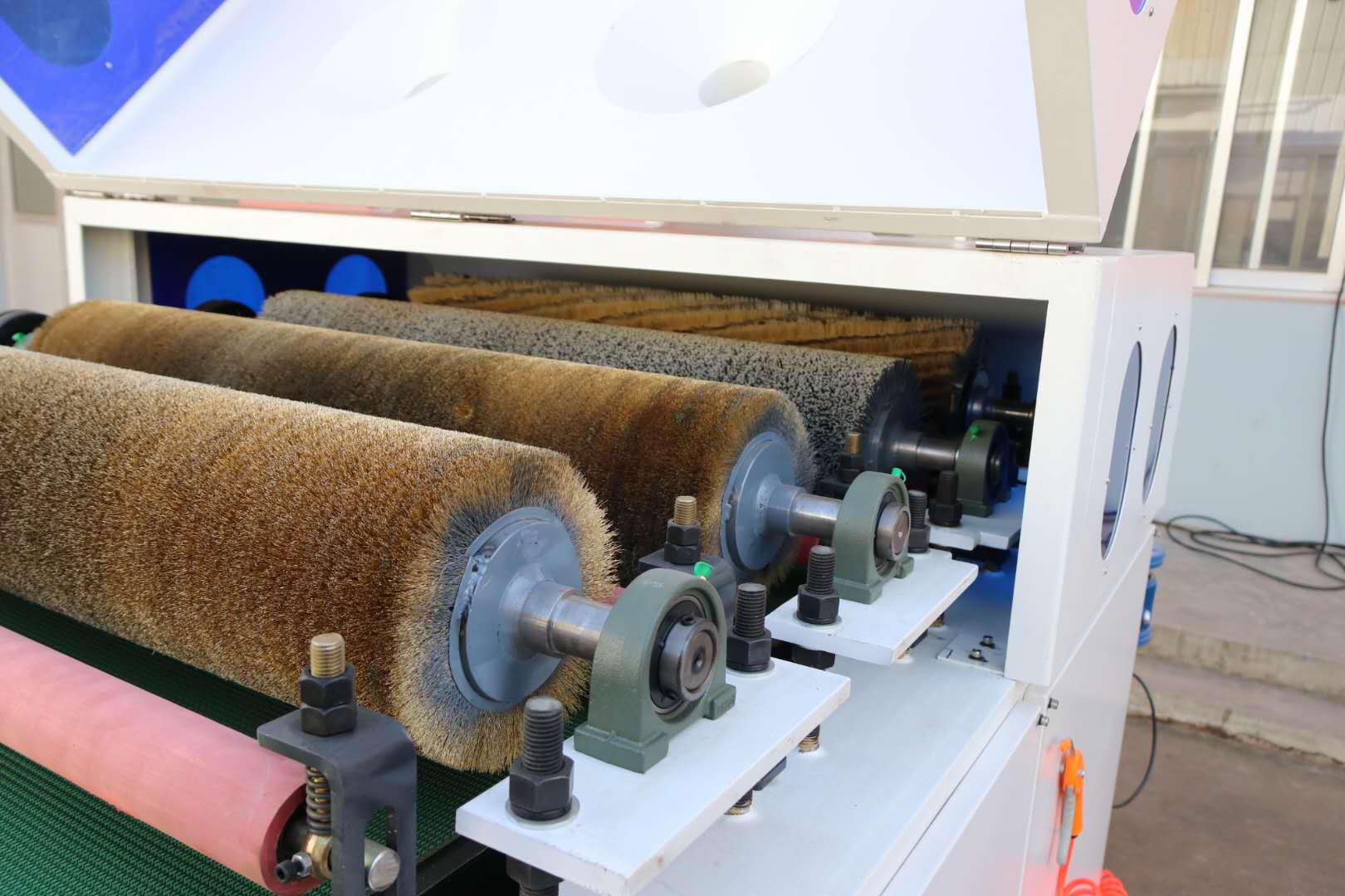 DT1000-4K Long Service Life Wire Brush Machine for Metal Surface Polishing