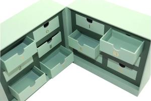 China Varnish Luxury Custom Packaging For Makeup Products 4C Offset Printing wholesale