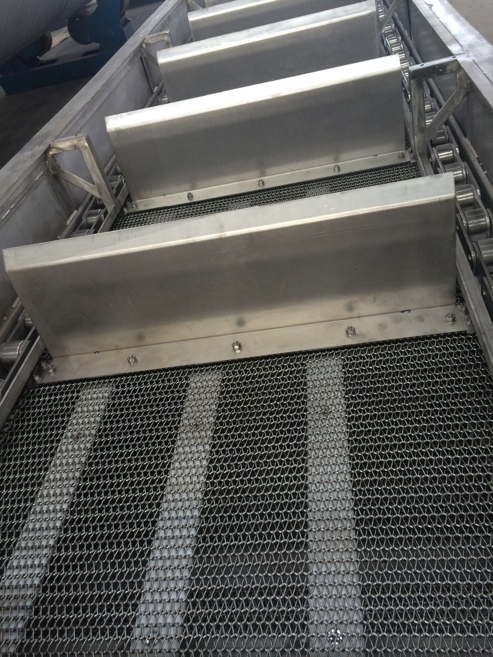 Net Ss Wire Mesh Conveyor Belt SIEMENS Motor Speed Adjustable Customized